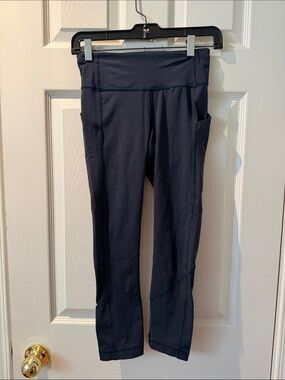 lululemon athletica navy blue cropped leggings